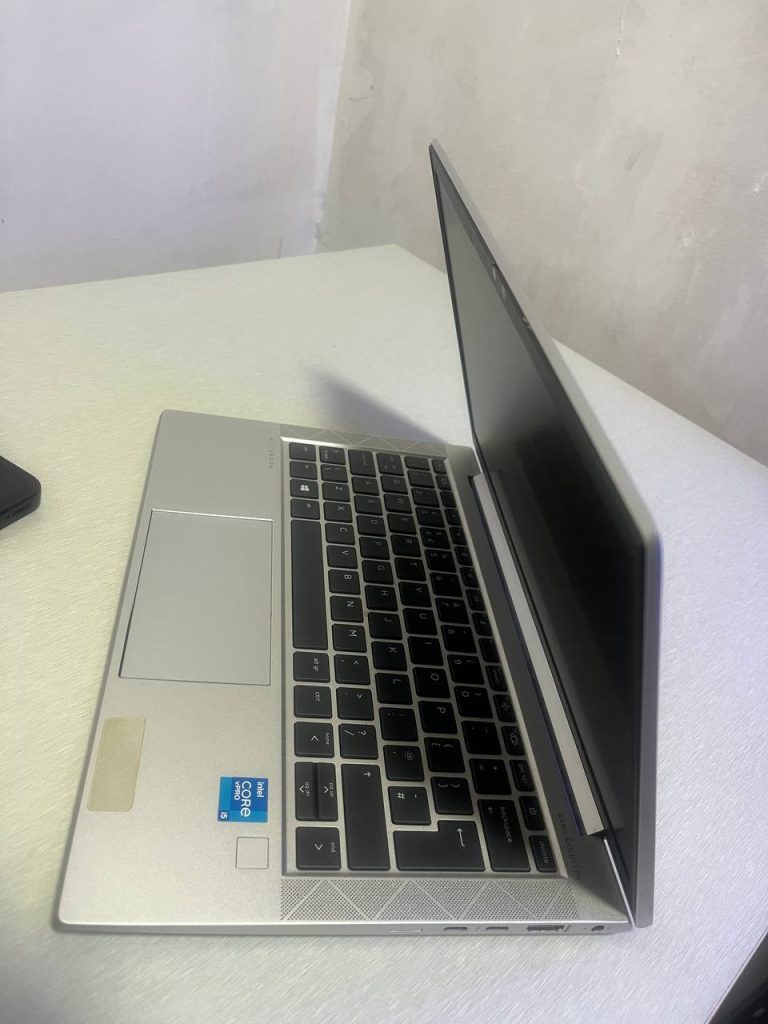 HP EliteBook 840 G8 Intel Core i7 11th gen 512GB SSD 8GB Ram 4GB GPU touch screen + PC bag