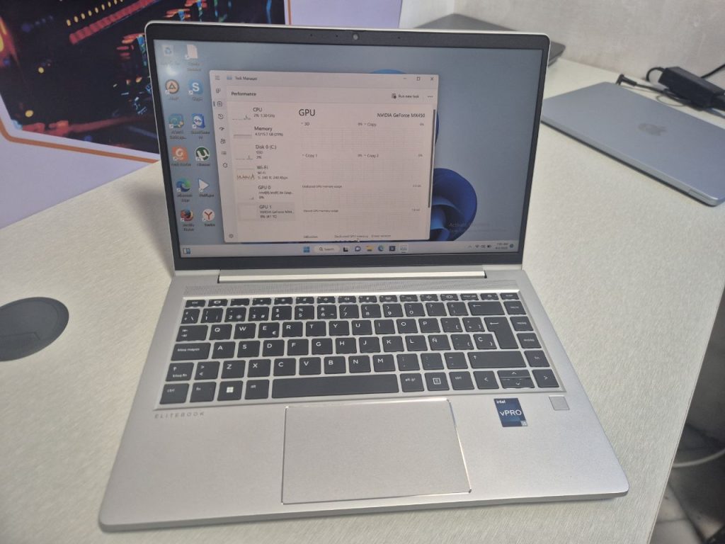 HP EliteBook 840 G8 Intel Core i5 11 gen 512GB SSD 8GB Ram 4GB intel iris GPU + PC bag